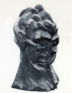 Pablo Picasso, 1909–10, Head of a Woman. Frontal view of the same bronze cast, 40.5 x 23 x 26 cm